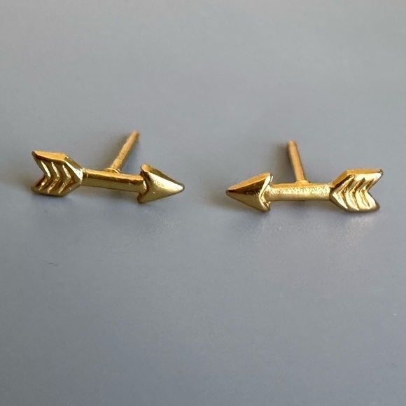 14k Gol Vermeil Arrow Stud Earrings Minimalist Tiny Arrows - Picture 10 of 12